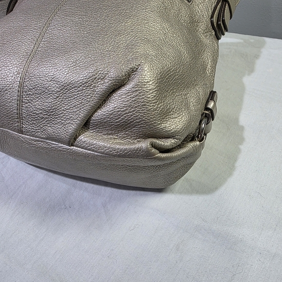 Coach F15064 Metallic Silver Peppled Leather Shoulder Bag w/ Adjustable Strap. - Picture 12 of 16